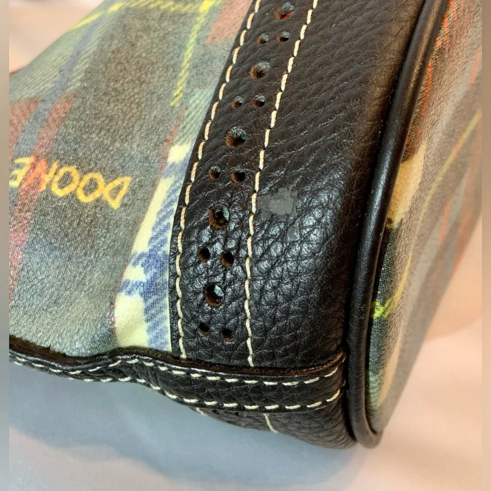 Adorable Dooney & Bourke Coated Canvas Plaid Bag - Picture 5 of 8